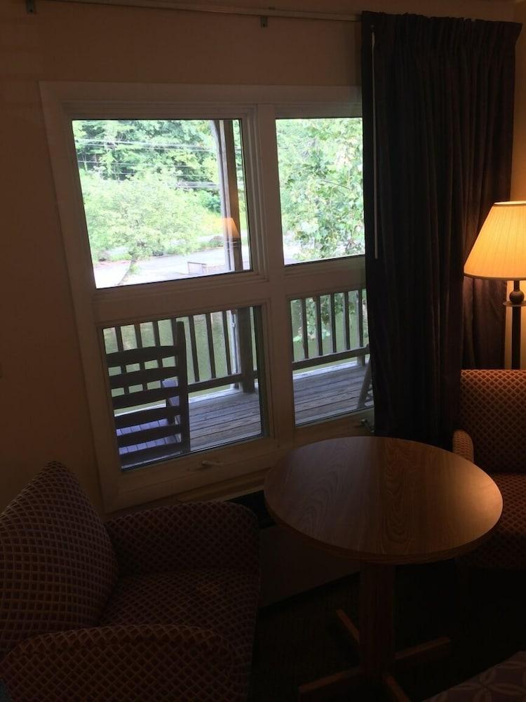 Drama Inn photo 17