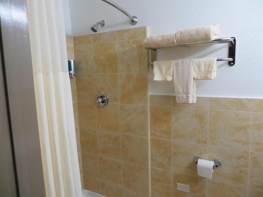 Budget Inn photo 22