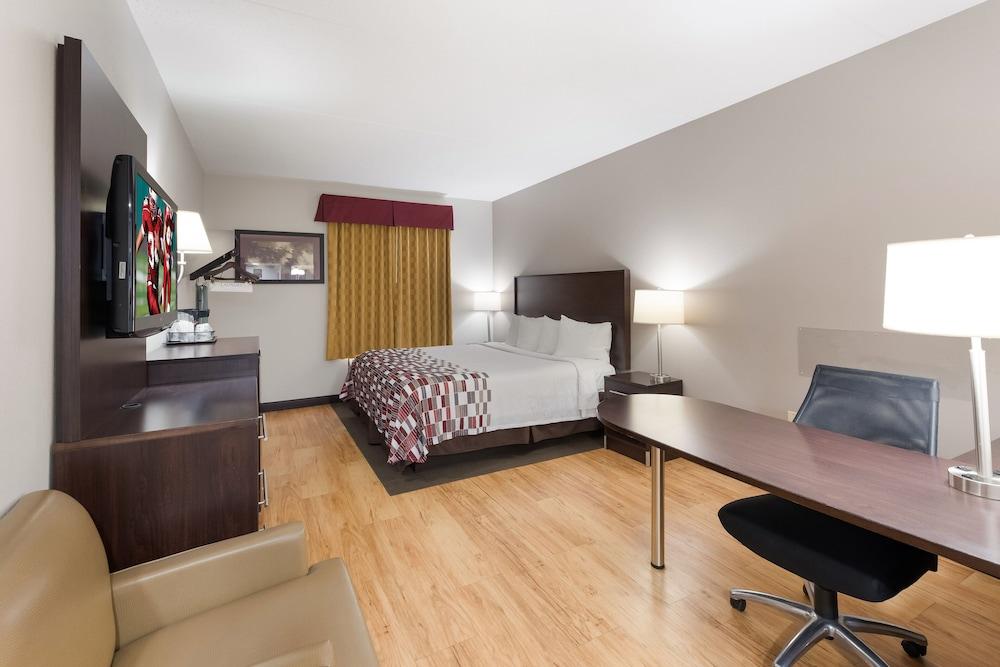 Red Roof Inn & Suites Columbus - West Broad photo 6