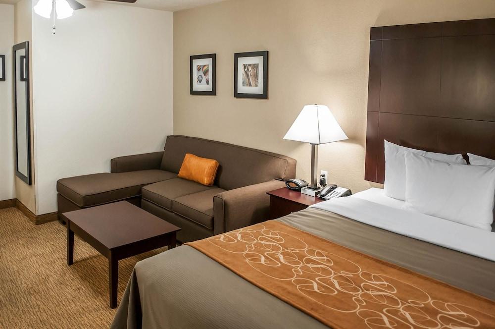 Comfort Suites Albuquerque/North Journal Center photo 34