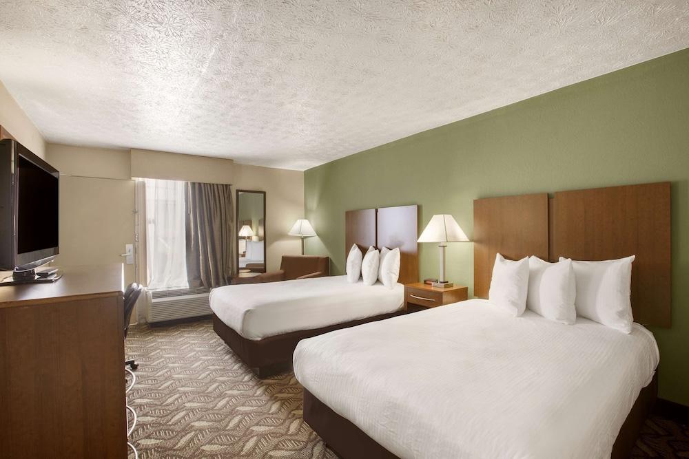 Clarion Pointe Morrow - Atlanta South photo 7