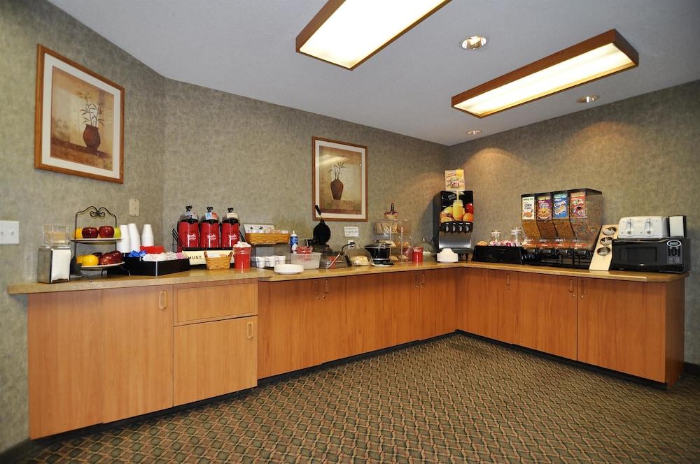 Best Western Rama Inn photo 31