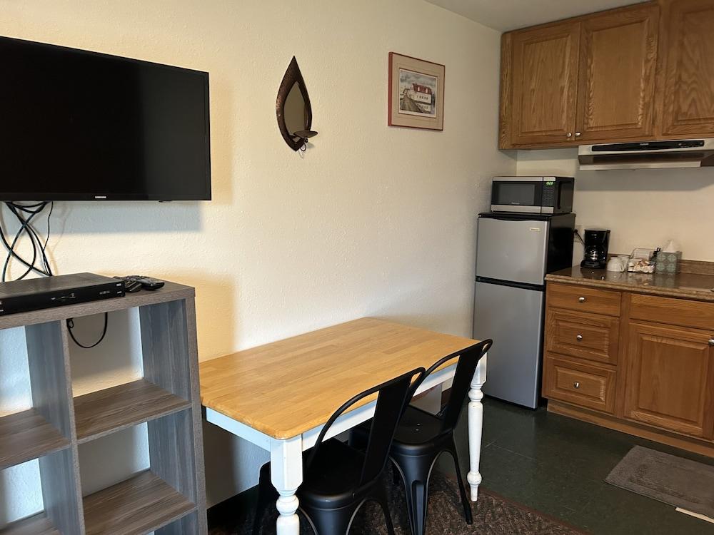 Bird Creek Motel photo 7