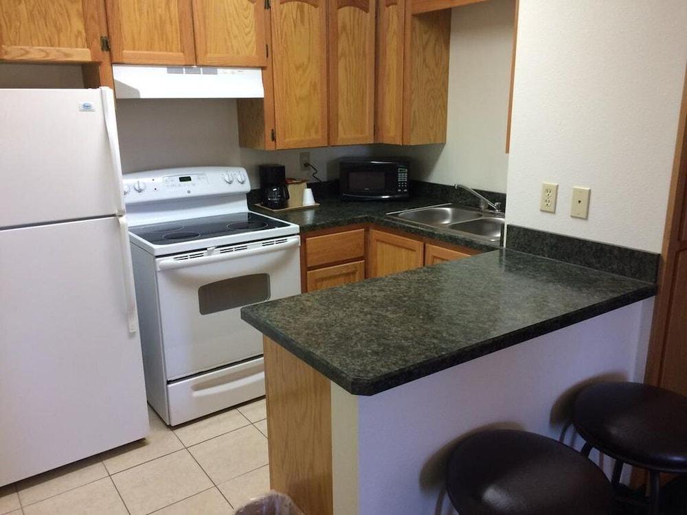 Travel Inn & Suites photo 18