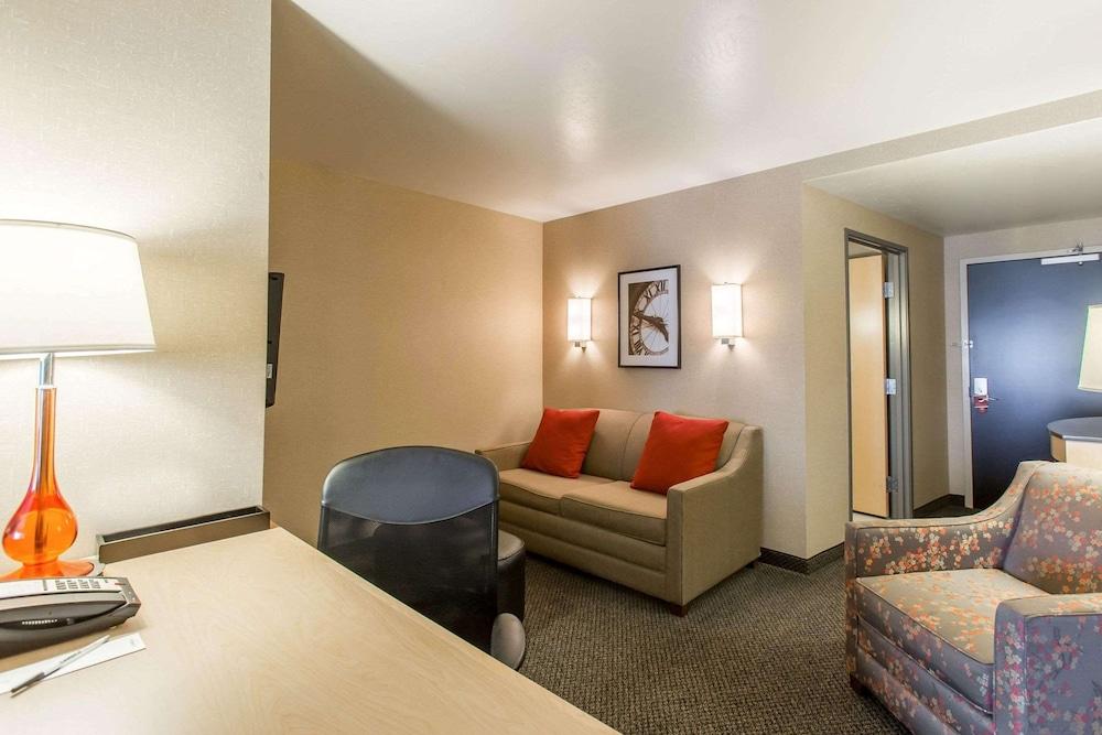 Cambria Hotel Rapid City near Mount Rushmore photo 12
