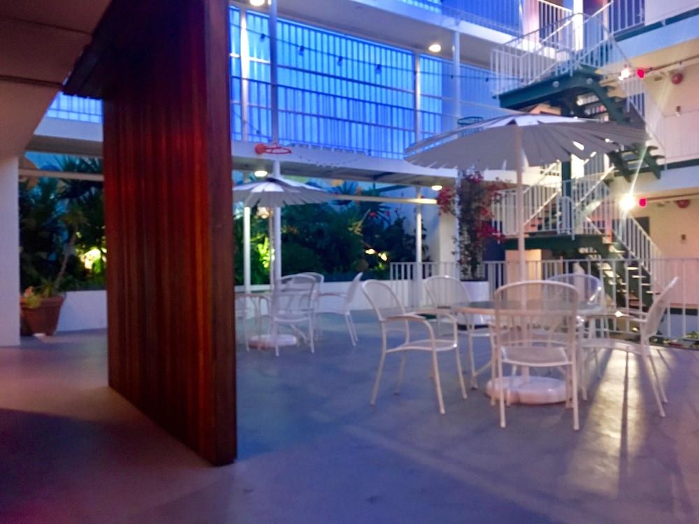 Oasis Inn photo 15