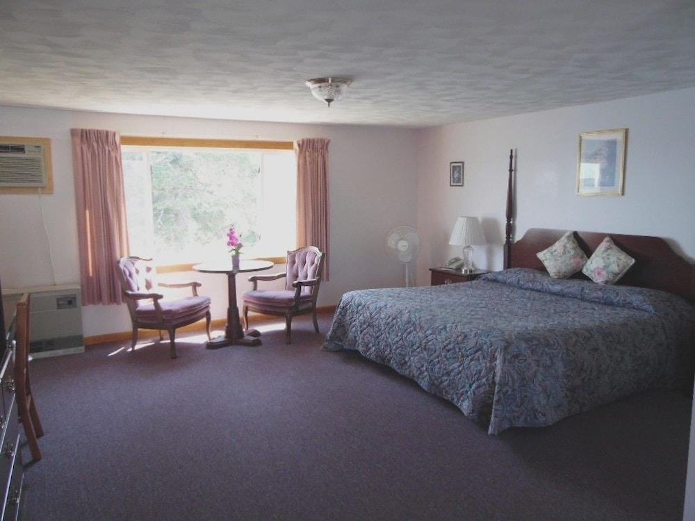 Redclyffe Shore Motor Inn photo 42