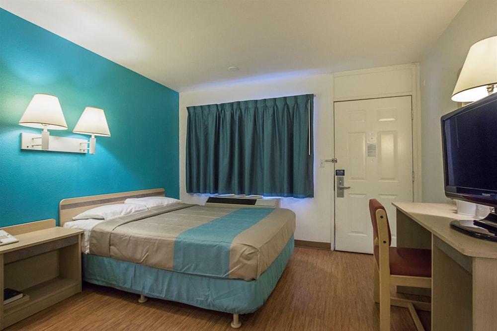 Motel 6 Rochester, MN photo 15