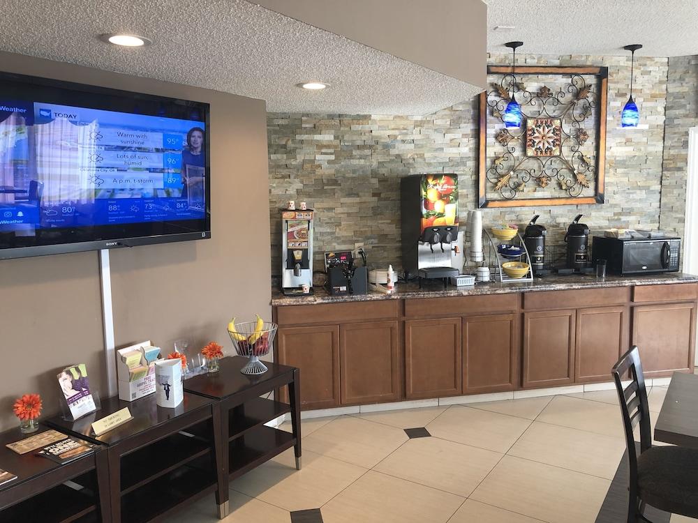 Days Inn by Wyndham Columbus photo 3