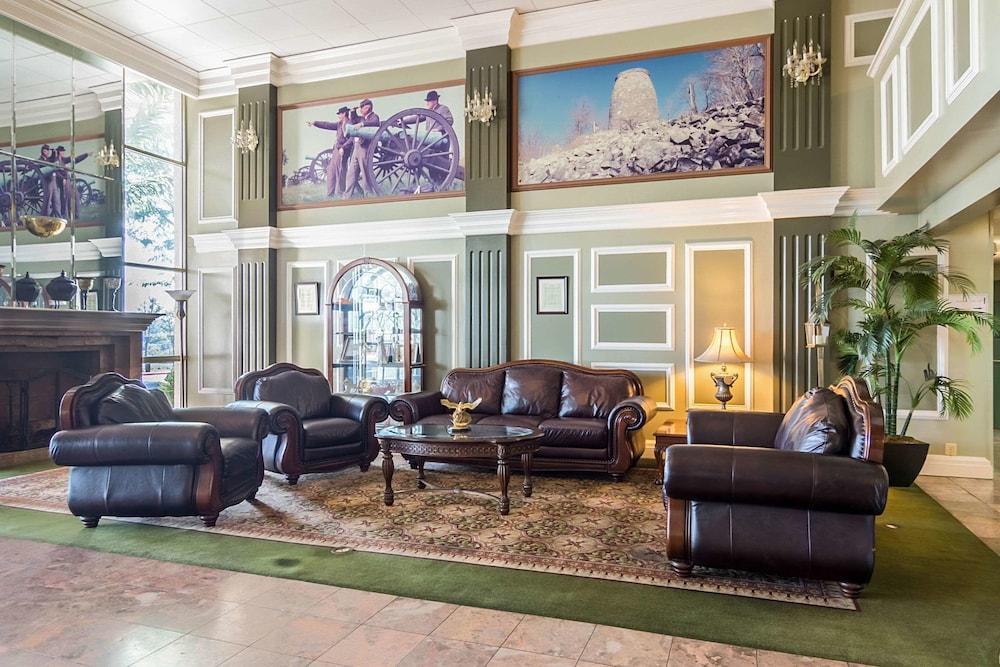 The Plaza Inn & Suites photo 3