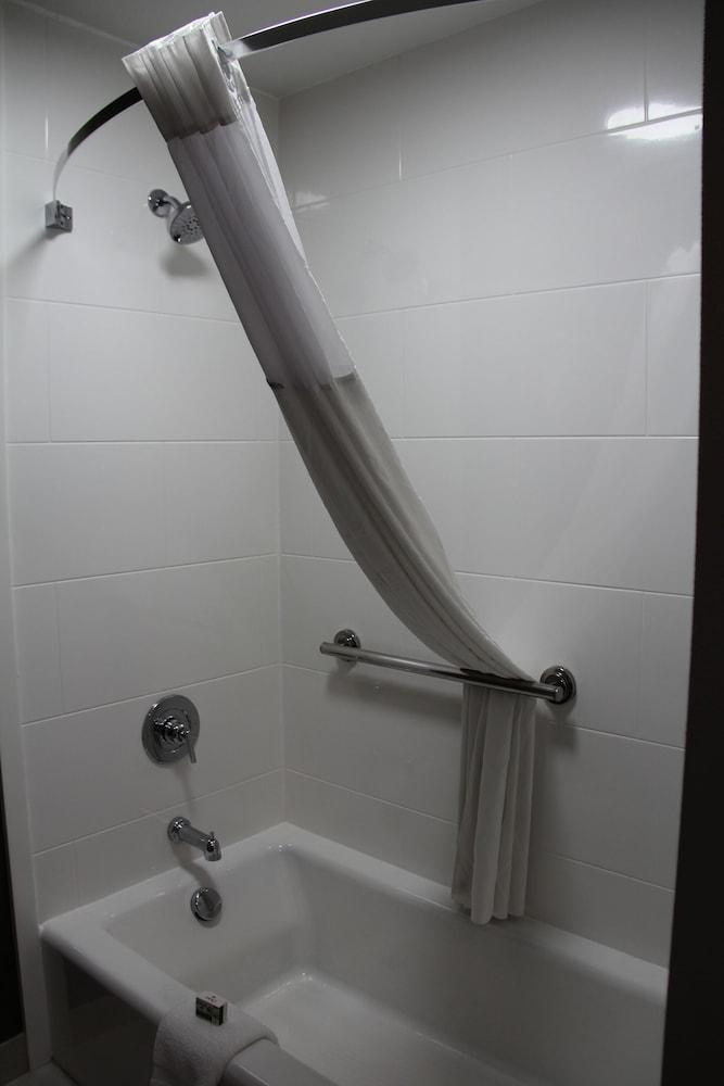 La Quinta Inn & Suites by Wyndham Yakima Downtown photo 83