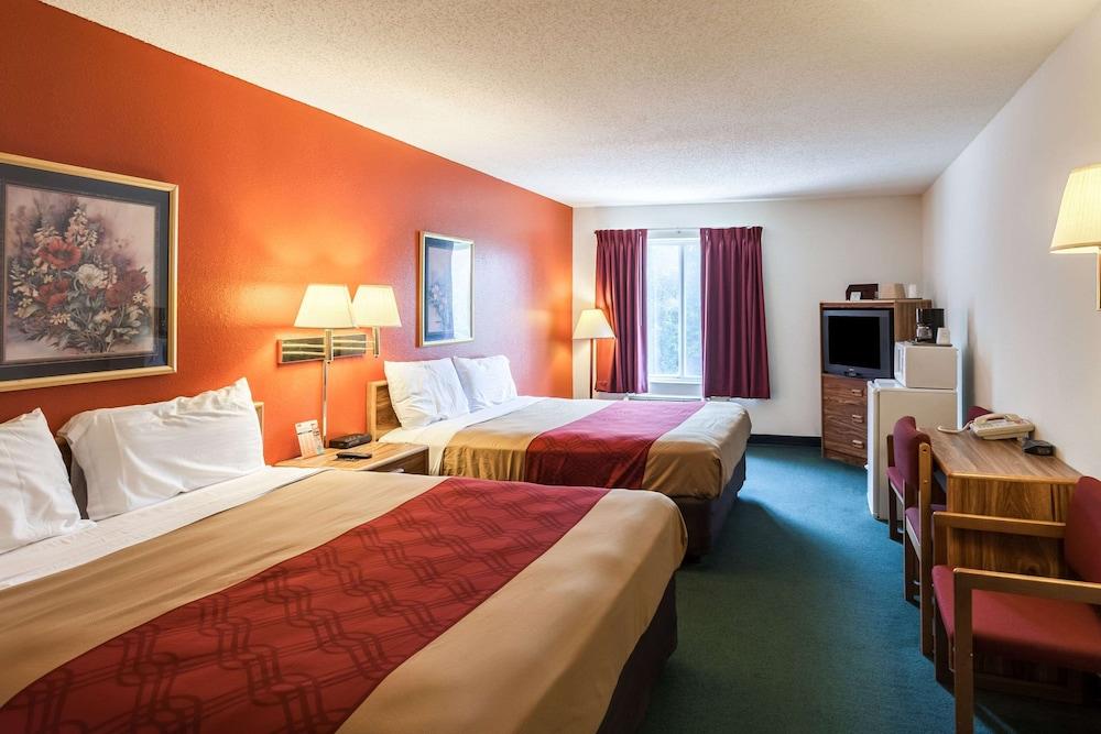 Econo Lodge Lincoln photo 26