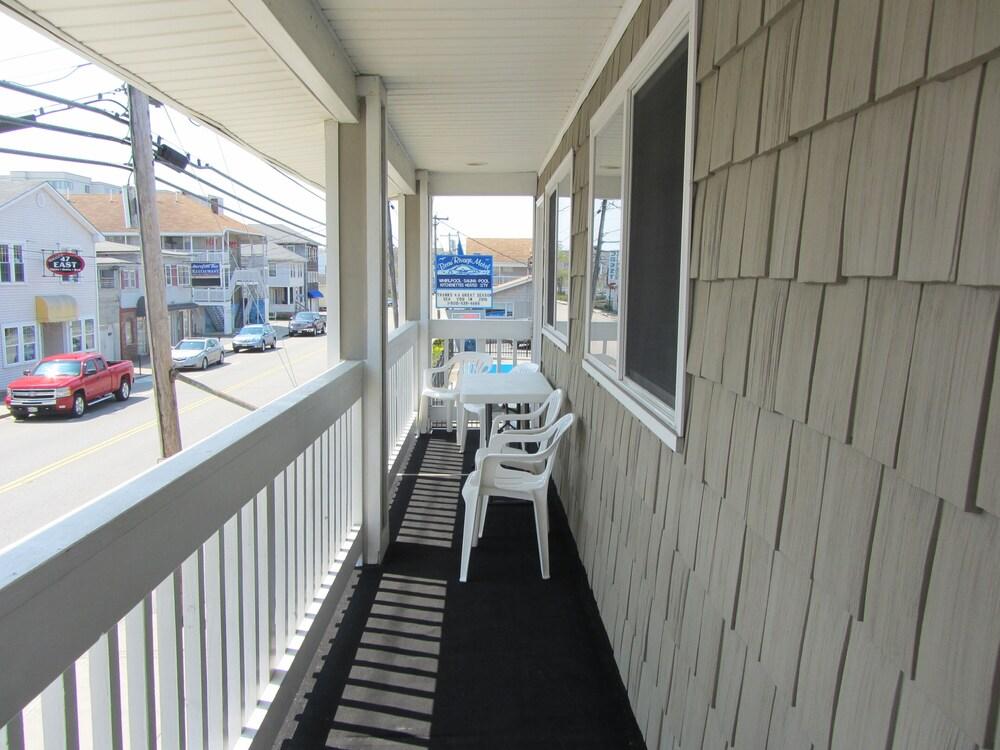 Green Dolphin Motel photo 45