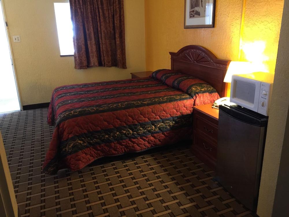Encore Motel photo 44