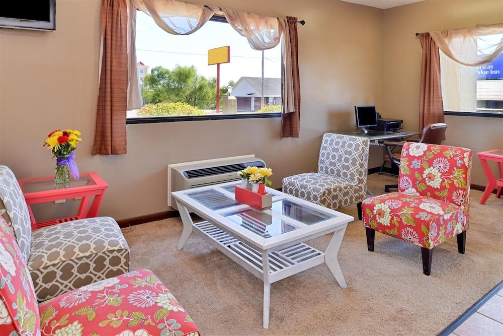 Days Inn & Suites by Wyndham Byram photo 4