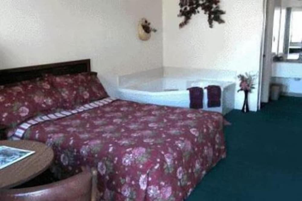 The Razorback Lodge photo 15