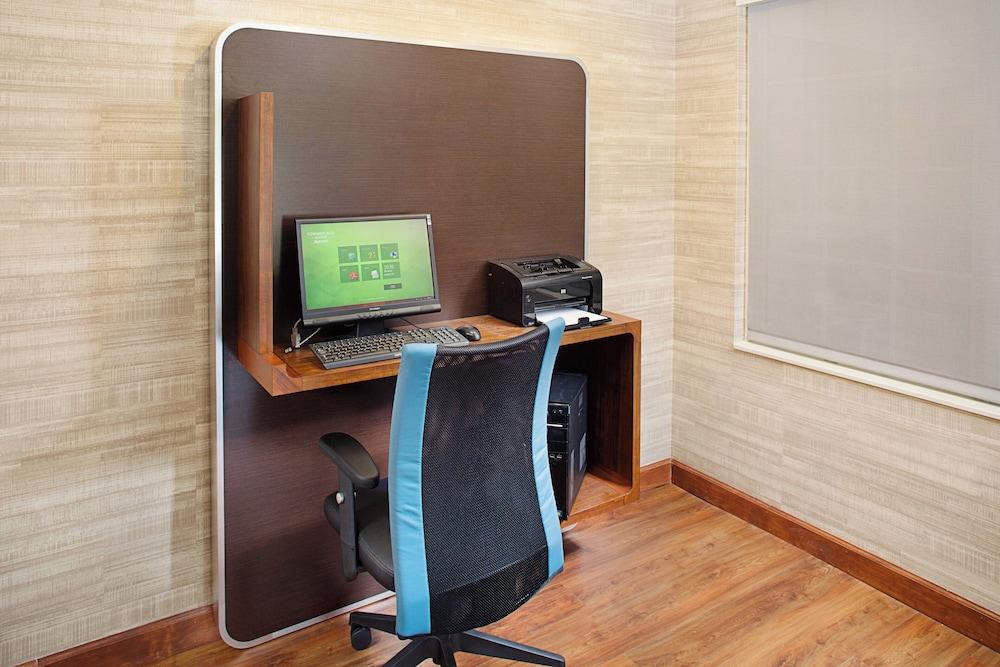 TownePlace Suites by Marriott Manchester photo 38