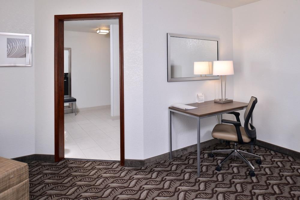 Holiday Inn Express & Suites Lonoke by IHG photo 15