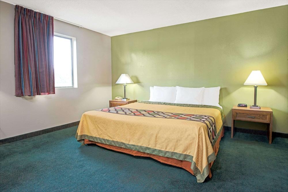 Super 8 by Wyndham Eureka/Six Flags Nearby photo 3