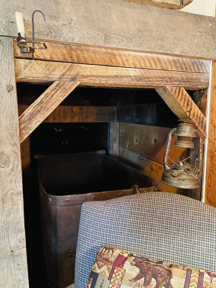 Moore's Old Pine Inn photo 26