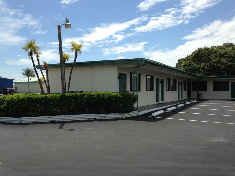 Economy Inn photo 15
