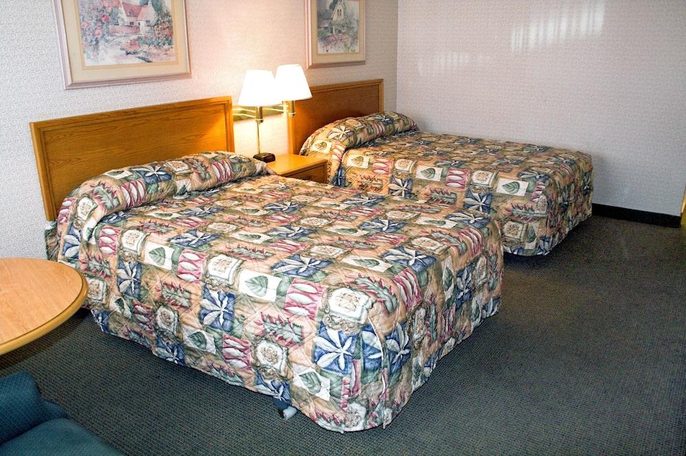 Holiday Motel photo 15
