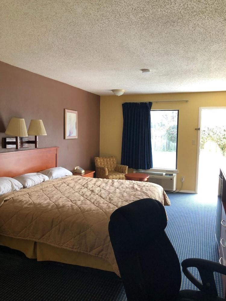America's Best Inn photo 13