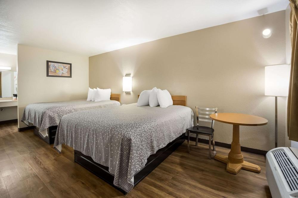 Econo Lodge Live Oak photo 28