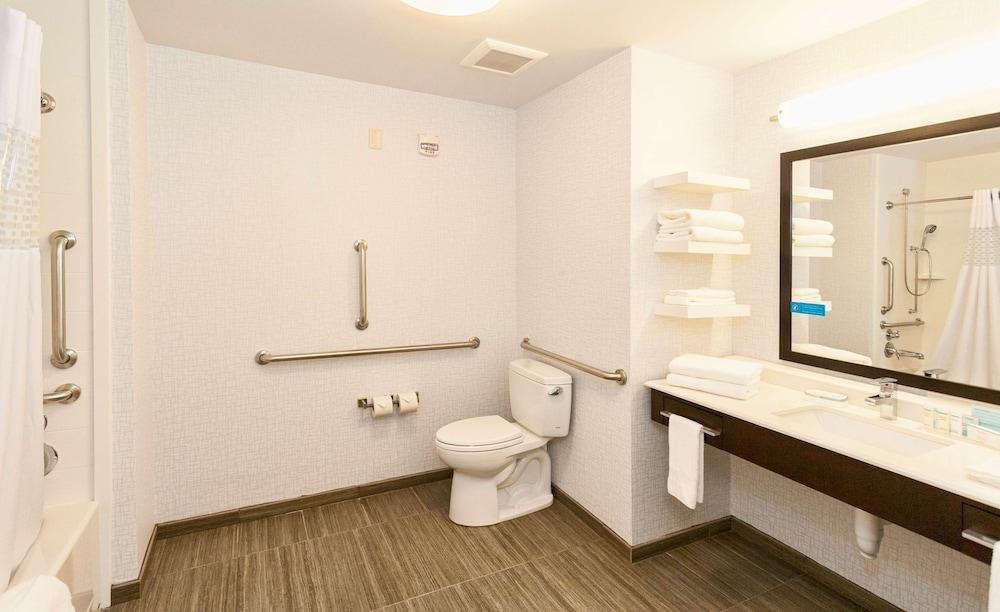 Hampton Inn & Suites Duluth North/Mall Area photo 15