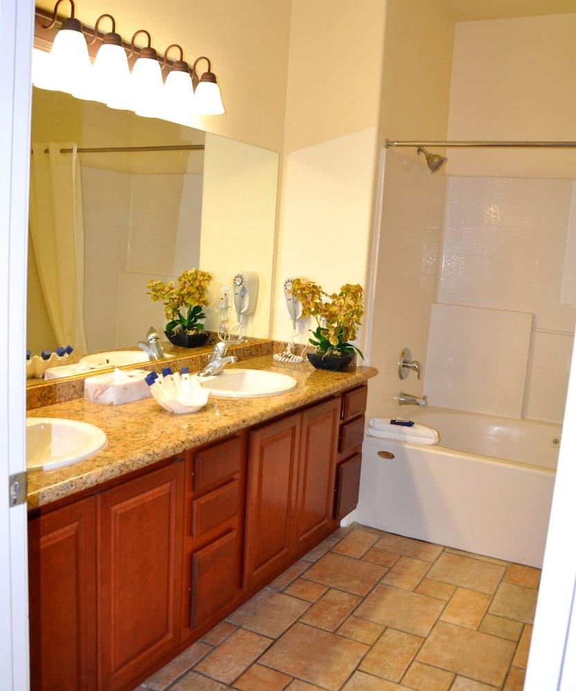 Club De Soleil All-Suite Resort photo 13