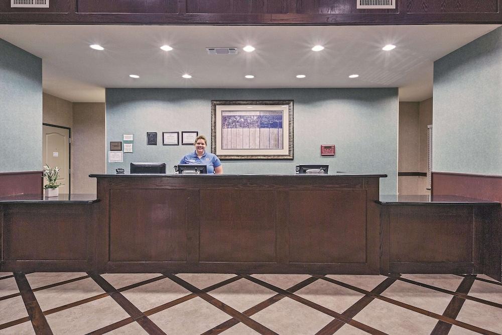 La Quinta Inn & Suites by Wyndham DFW Airport West - Euless photo 19