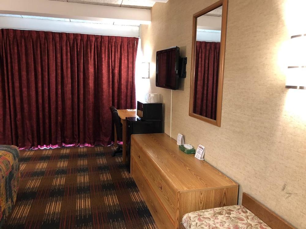 Red Carpet Inn North Syracuse photo 11