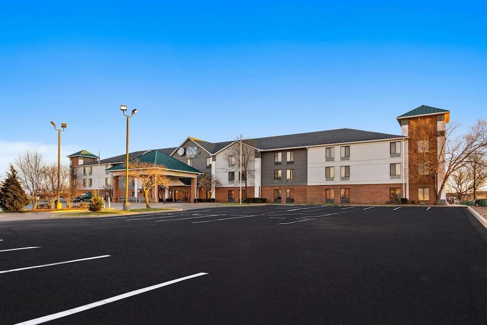 Quality Inn Warrensburg photo 38