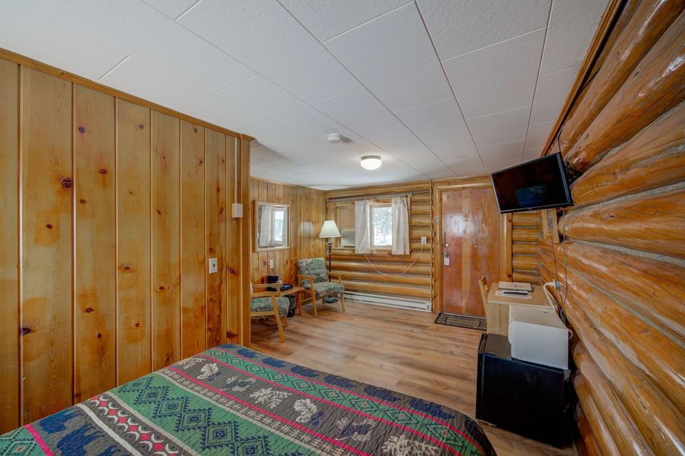 Sportsmans Lodge photo 13