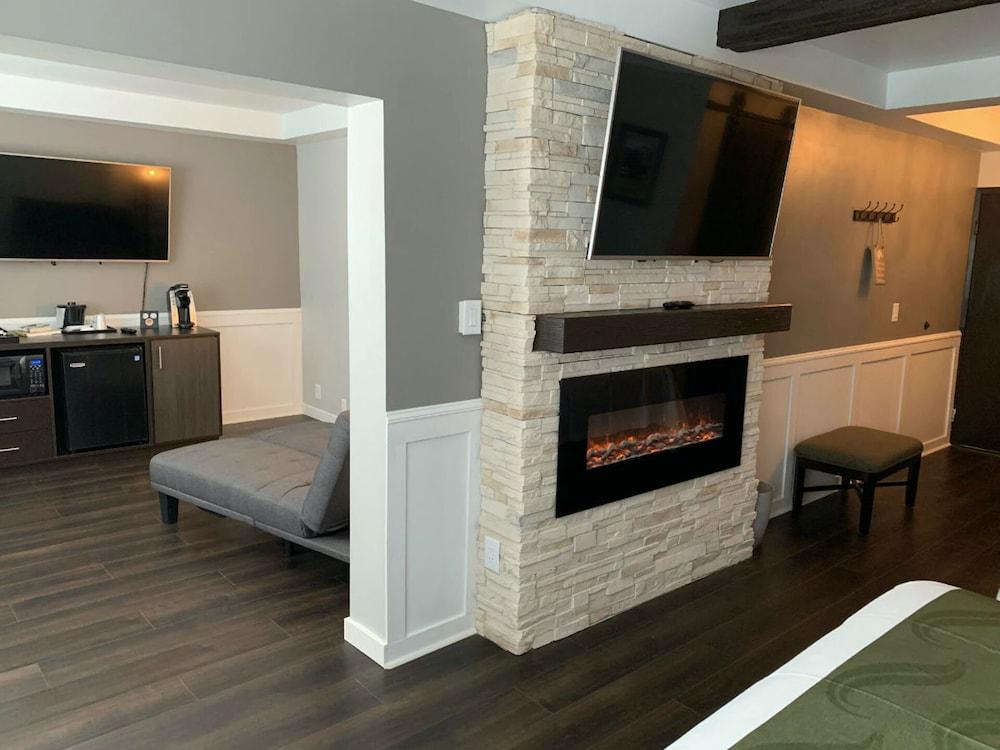 Cedar Stables Inn and Suites photo 19