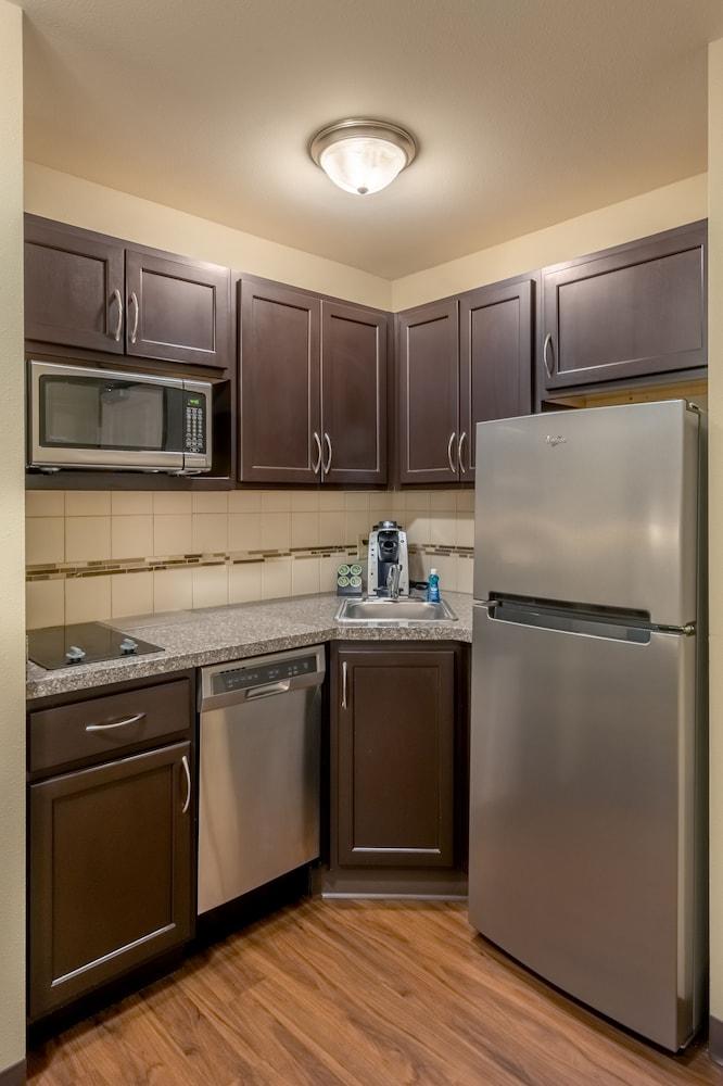 Landmark Suites photo 21