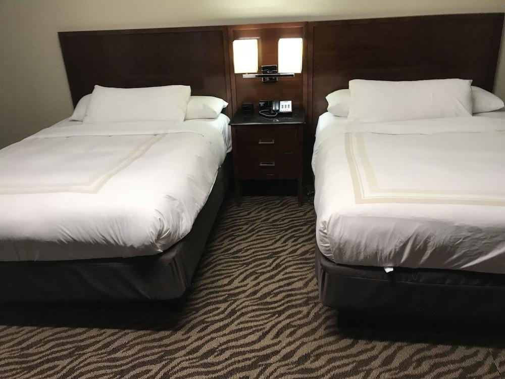Hometown Inn & Suites photo 11
