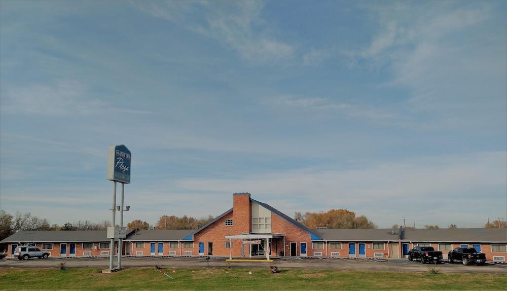 Grand View Plaza Inn & Suites photo 15