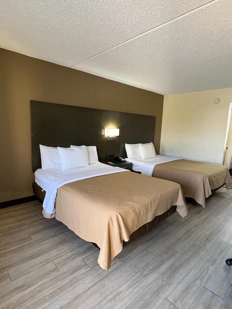 Rodeway Inn Walterboro I-95 photo 9
