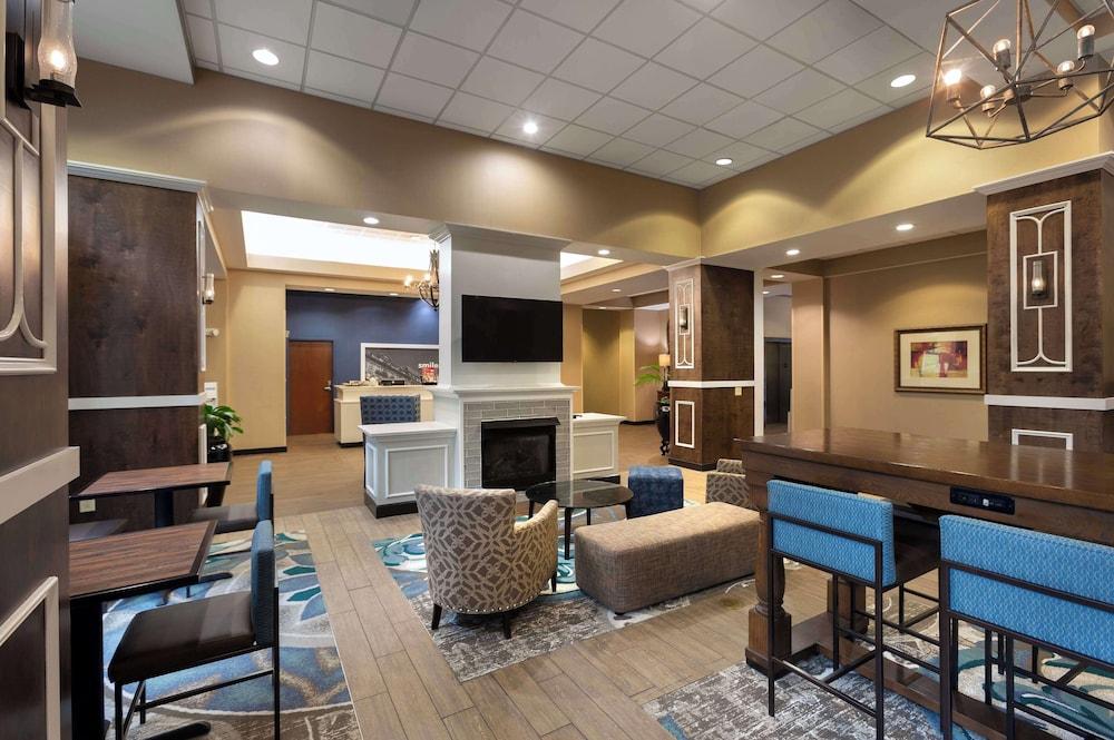 Hampton Inn Charlotte-Belmont at Montcross photo 41