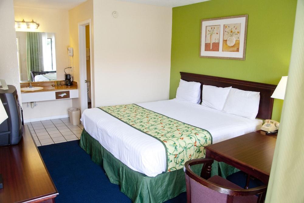 Days Inn by Wyndham DeFuniak Springs photo 6
