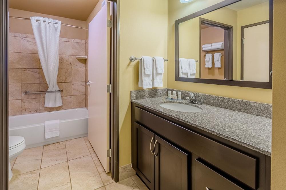 Landmark Suites photo 22
