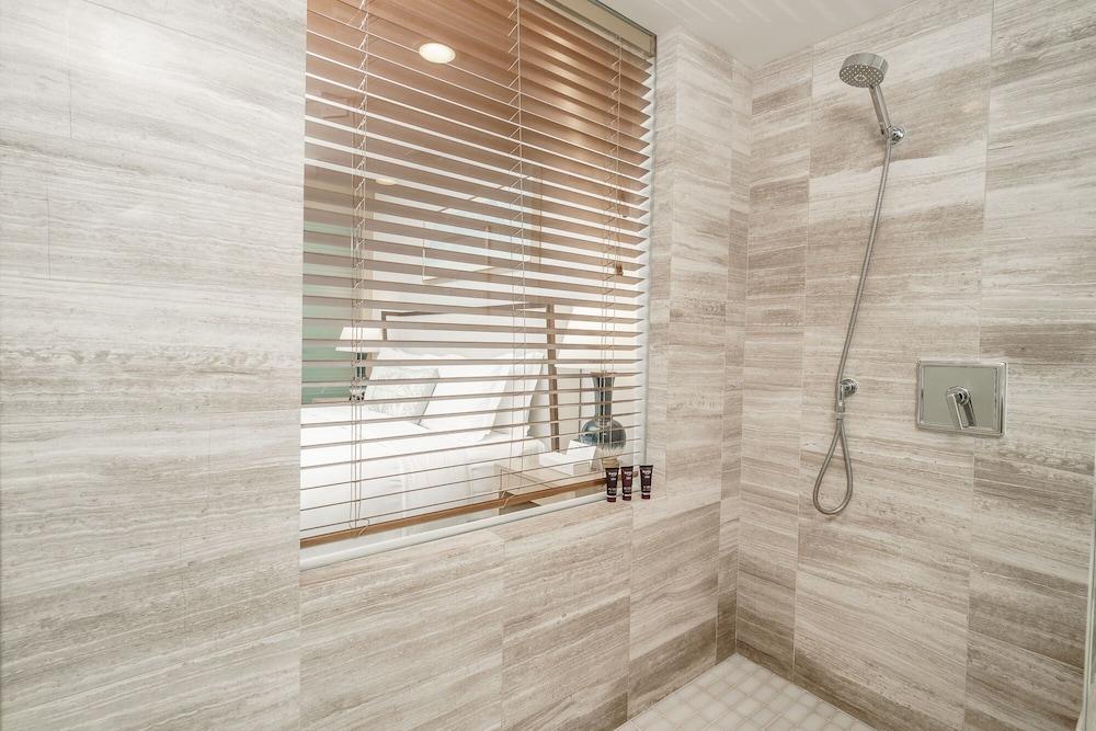 Real Select at the Ritz Carlton Residences, Waikiki Beach photo 64