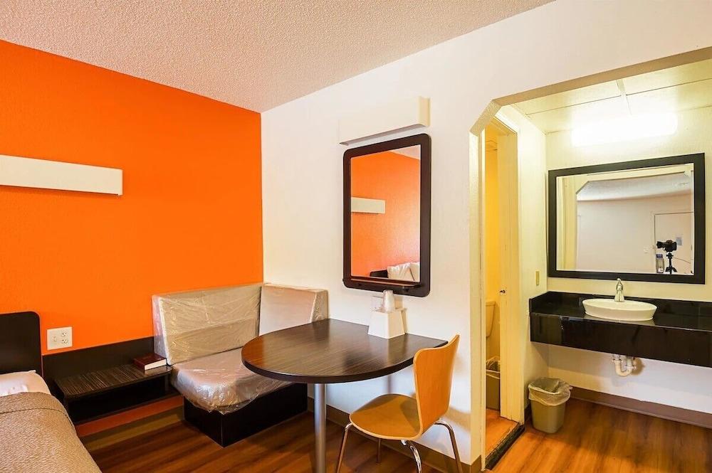 Economy Hotel Kansas City photo 4