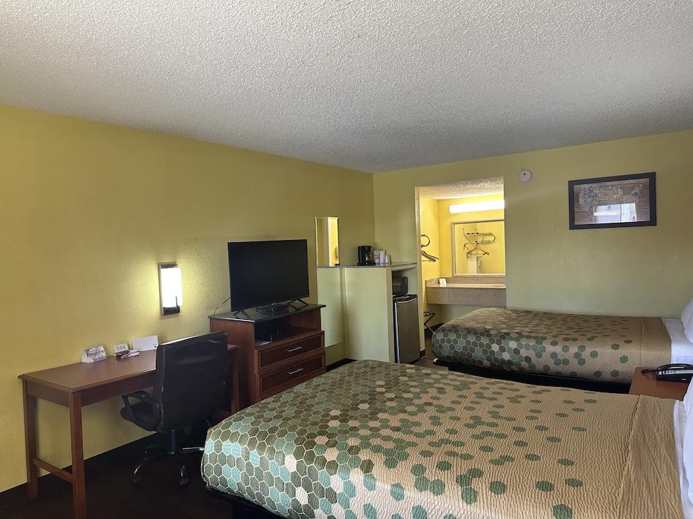 Econo Lodge Picayune photo 12