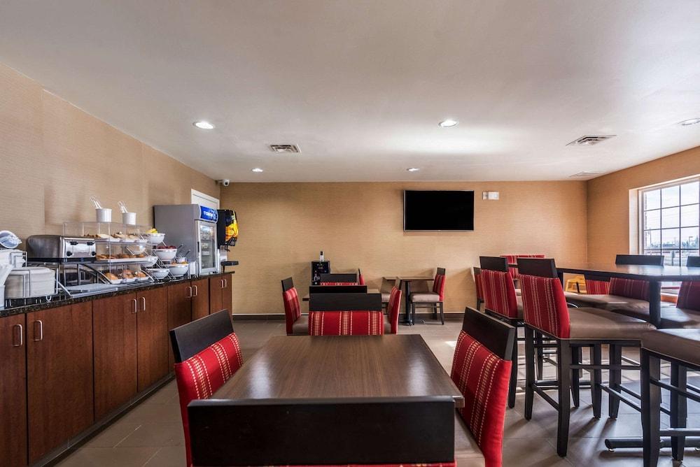 Comfort Inn & Suites Dayton North photo 42