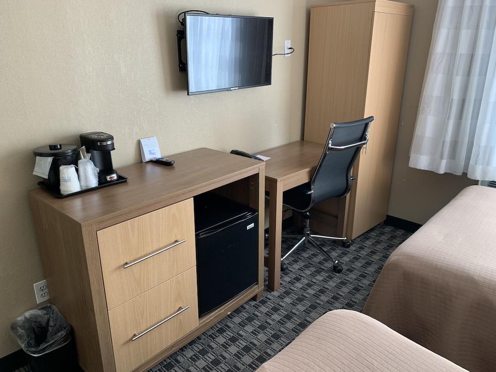 Days Inn by Wyndham Brooklyn Borough Park photo 37