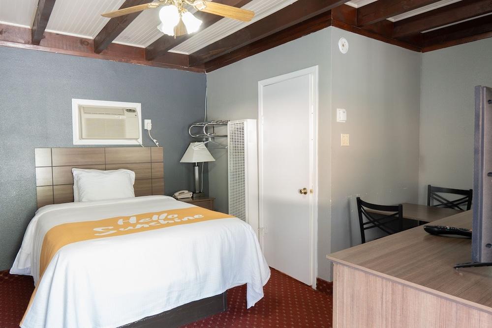 Budget Lodge Ruidoso photo 9