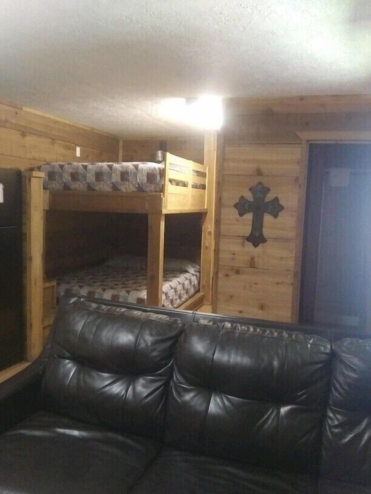 Whispering Creek Lodging & RV Resort photo 11