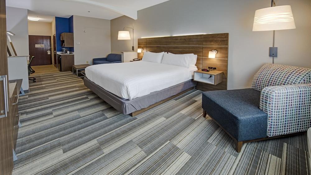 Holiday Inn Express Hotel & Suites Corsicana by IHG photo 13